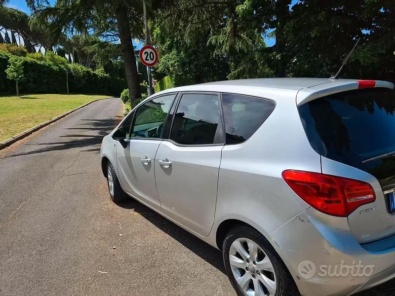 Usata Opel Meriva 95 CV (69 kW) 2011 Grigio Monovolume