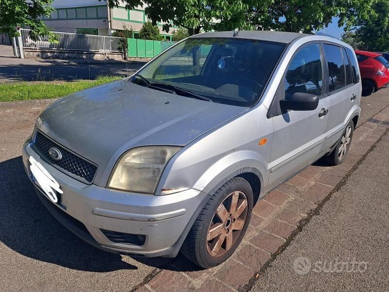 Usata Ford Fusion 2004 Grigio Berlina