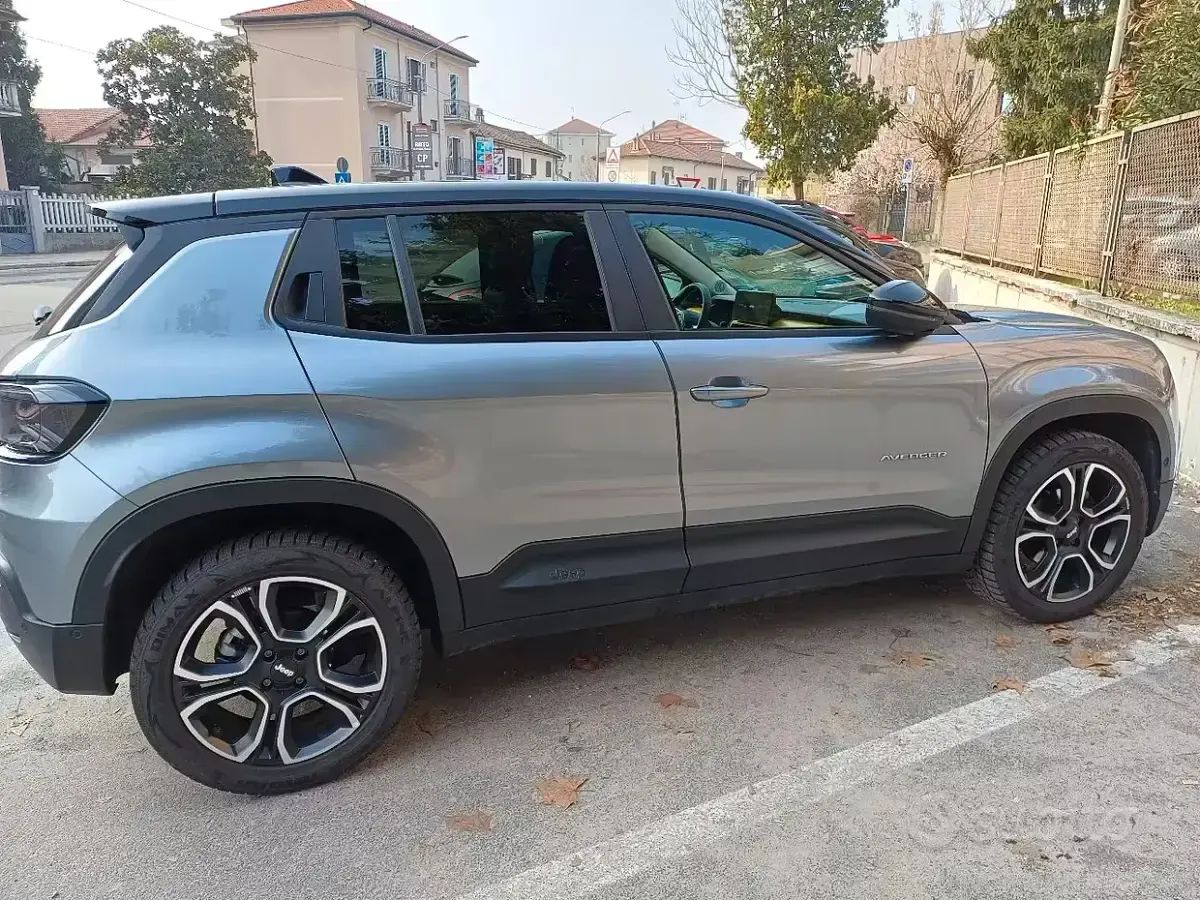 Usata Jeep Avenger 101 CV (74 kW) 2024 Grigio SUV