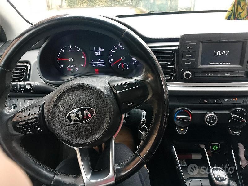 Usata Kia Rio Active 77 CV (56 kW) 2017 Nero Berlina