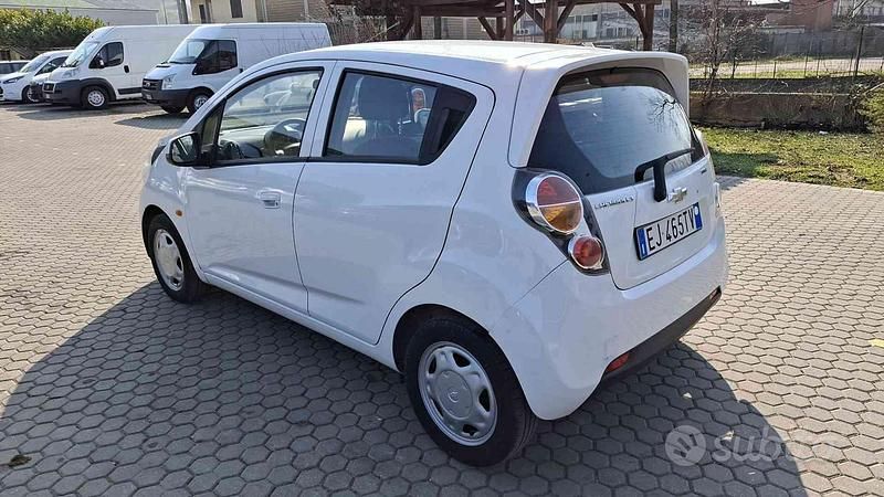 Begagnad Chevrolet Spark 68 HK (50 kW) 2011 Vit Halvkombi