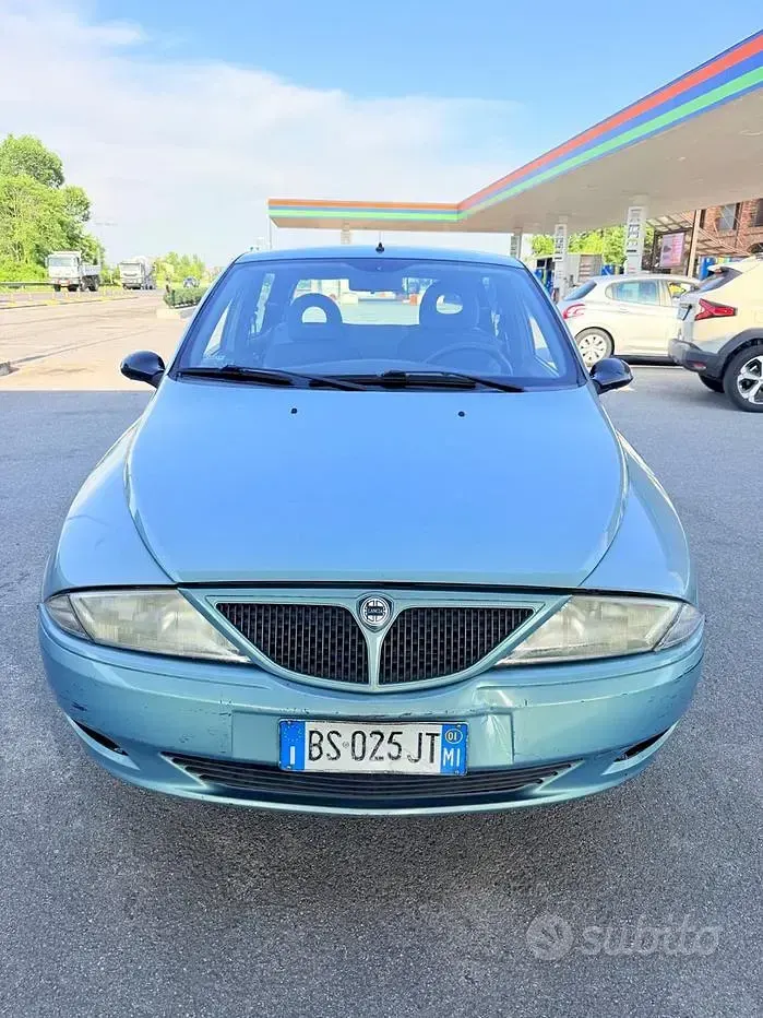 Usata Lancia Ypsilon 60 CV (44 kW) 2001 Bluazzurro Utilitaria