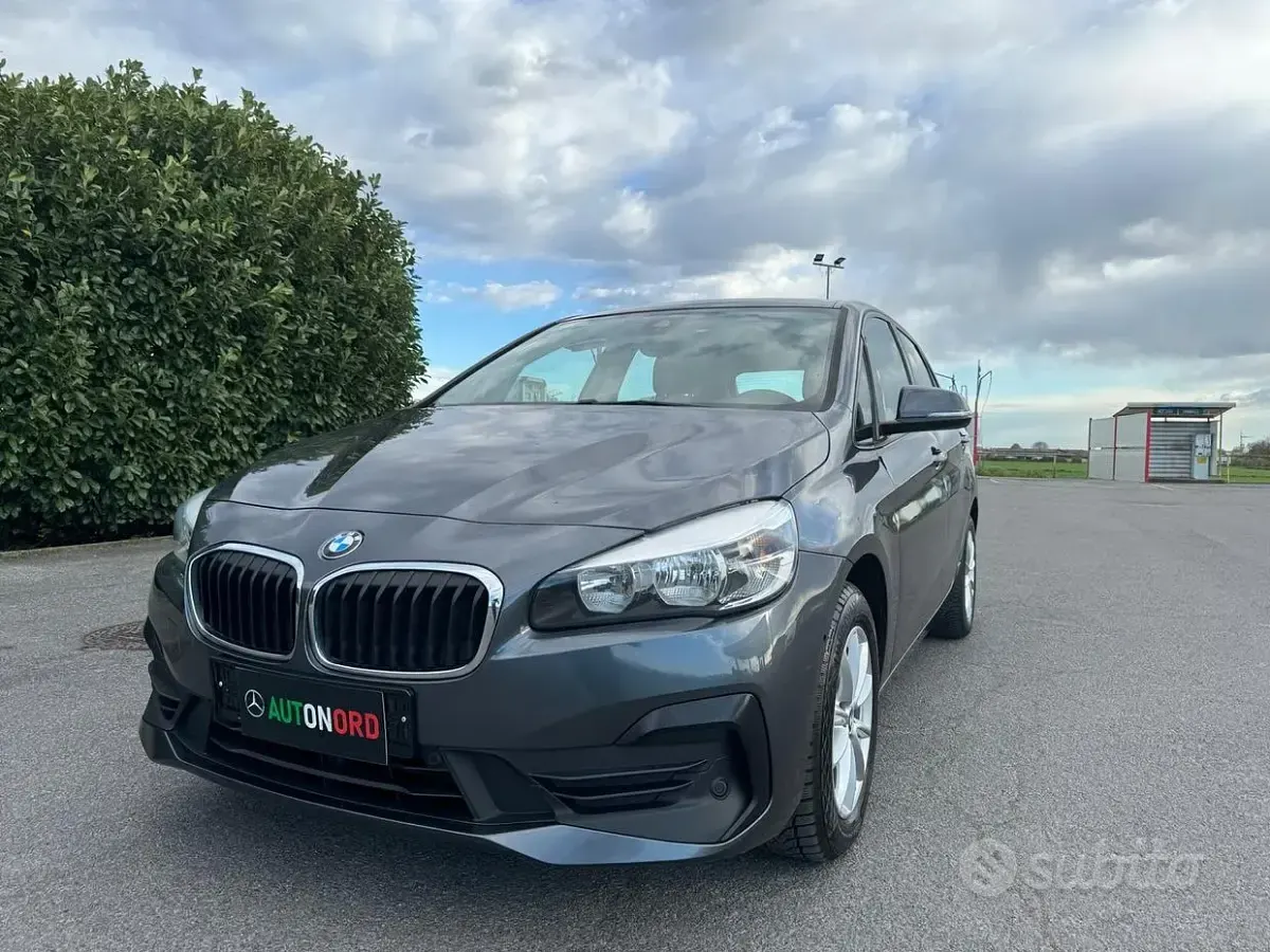 Usata BMW 216 Active Tourer Sport Line 116 CV (85 kW) 2018 Grigio Monovolume