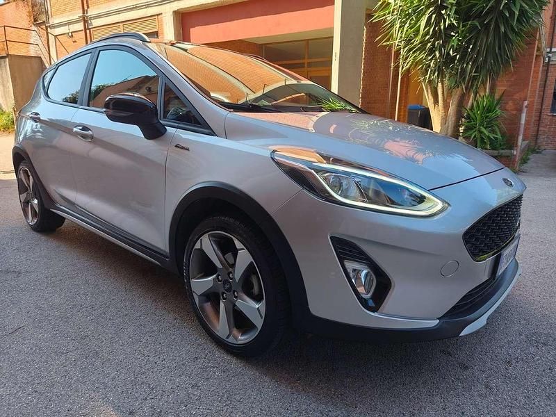 Usata Ford Fiesta Active 101 CV (74 kW) 2019 Argento Berlina