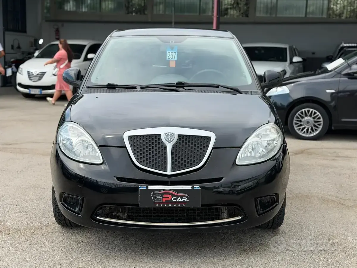 Usata Lancia Ypsilon 77 CV (56 kW) 2010 Nero Utilitaria
