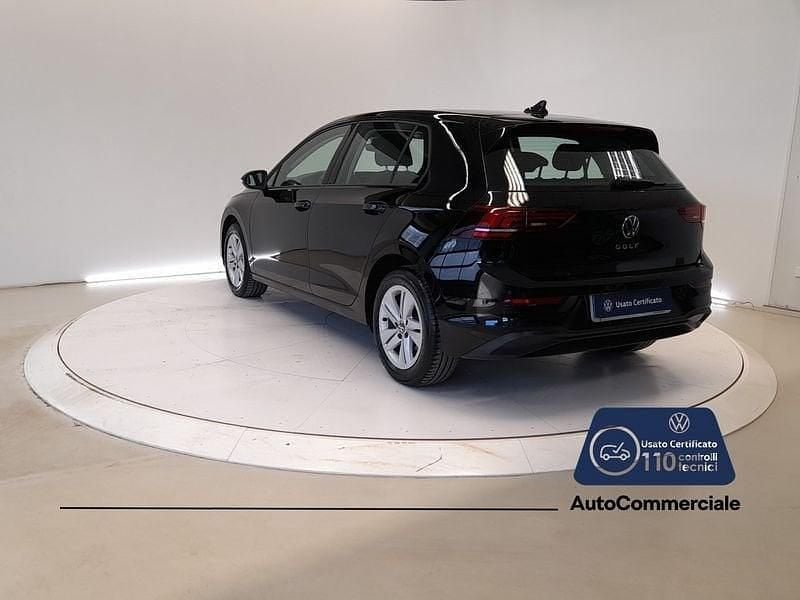 Usado VW Golf VIII Life 116 CV (85 kW) 2025 Negro Berlina