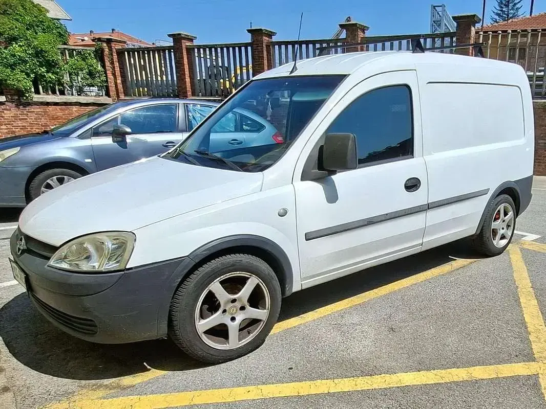 Usata Opel Combo 75 CV (55 kW) 2003 Bianco Monovolume
