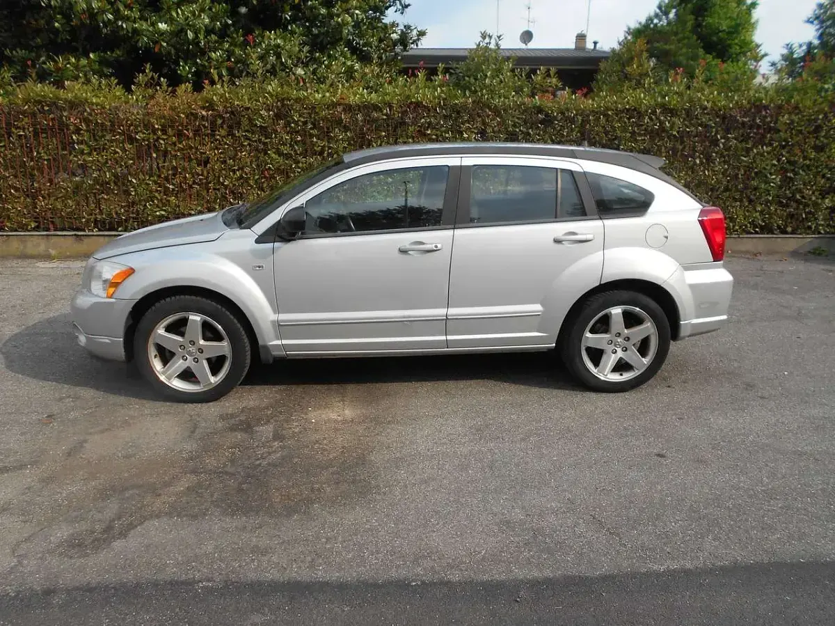Usata Dodge Caliber SXT 140 CV (102 kW) 2010 Argento Utilitaria