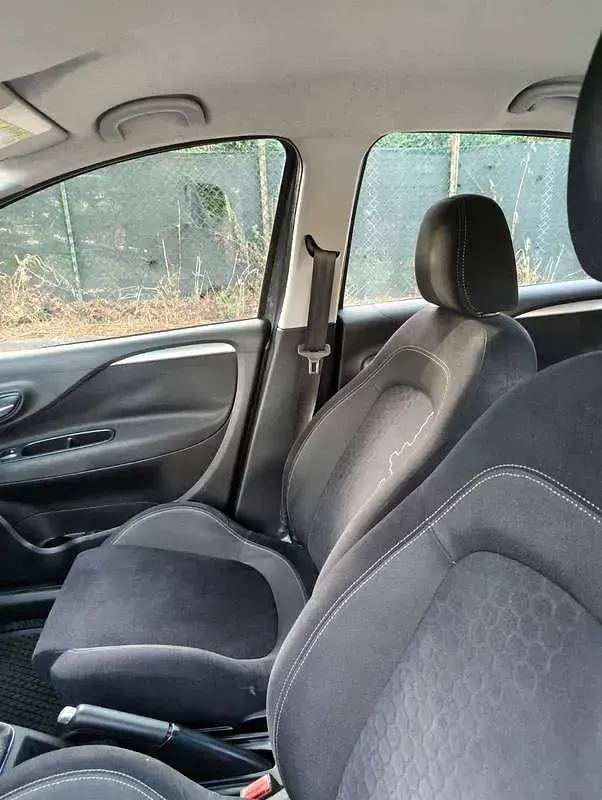 Usata Fiat Punto Lounge 69 CV (50 kW) 2015 Grigio Utilitaria