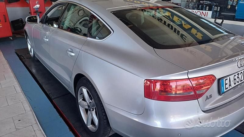 Grigio Usata 2010 Audi A5 Coupé | 6900 € (Super prezzo) - Immagine 1/4