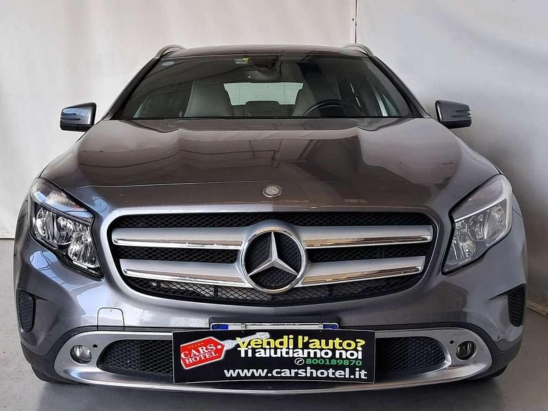 Grigio metallizzato Usata 2014 Mercedes GLA200 SUV | 13.500 € (Buon prezzo) - Immagine 1/4