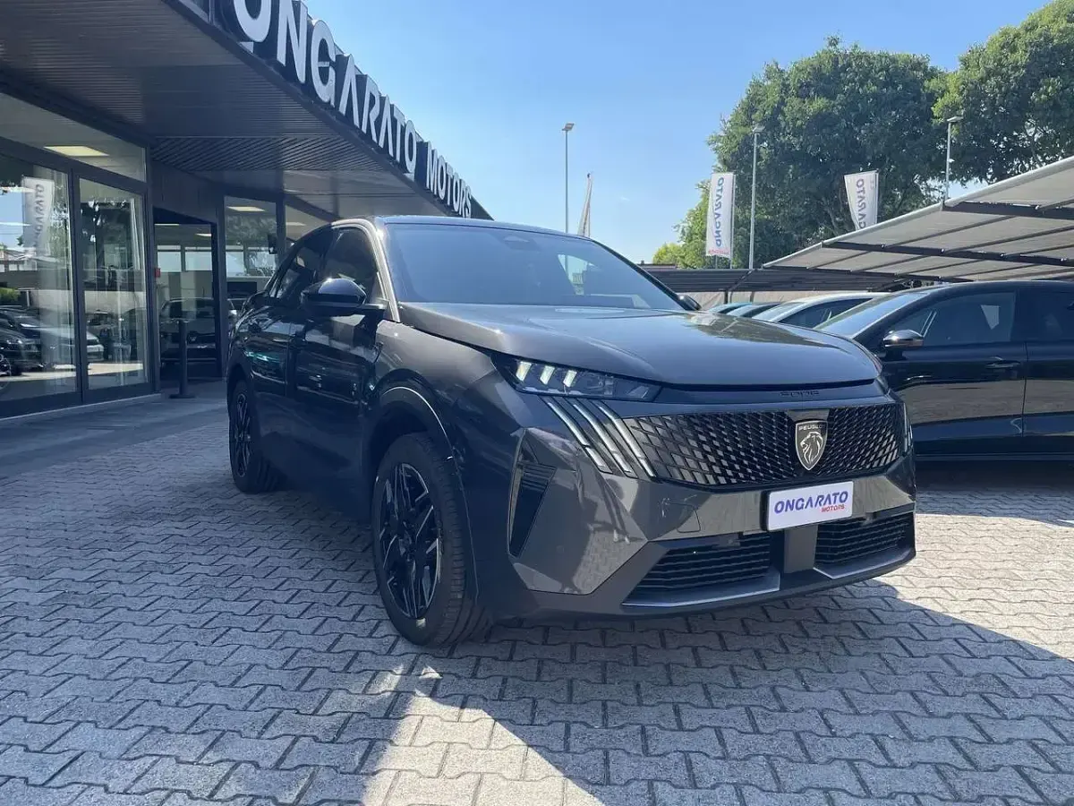 Usata Peugeot 3008 GT-line 145 CV (106 kW) 2025 Grigio SUV