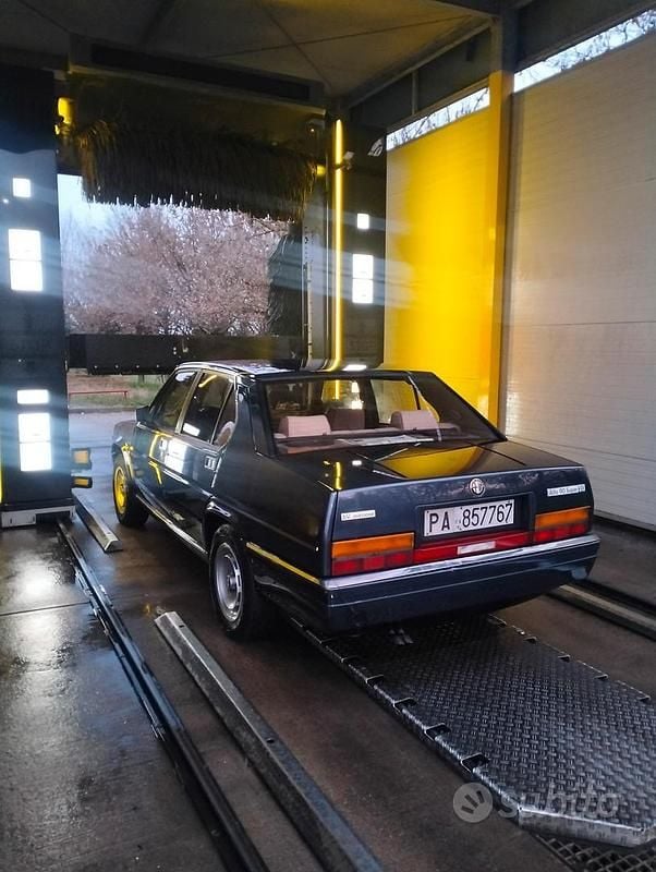 Usata Alfa Romeo 90 132 CV (97 kW) 1987 Blu Berlina