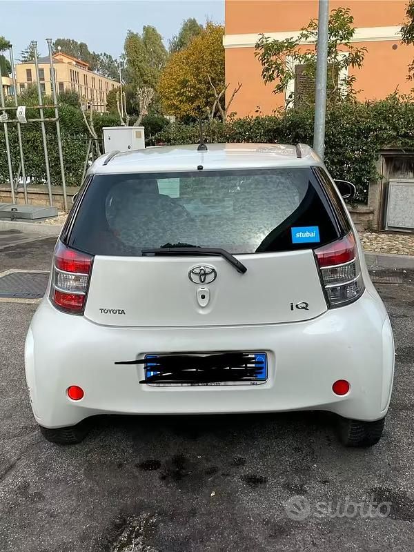 Usata Toyota iQ 68 CV (50 kW) 2010 Bianco Utilitaria