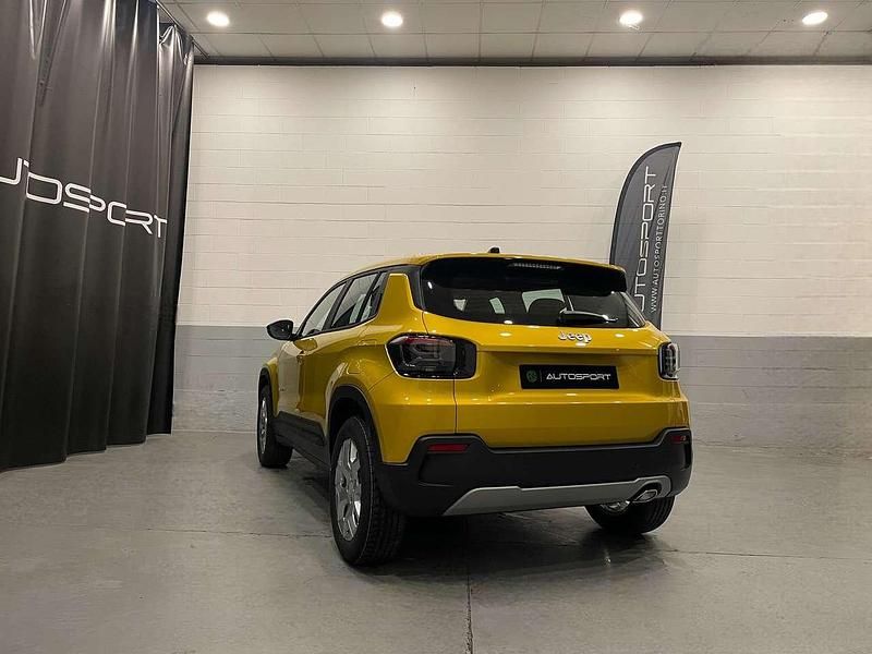 Usado Jeep Avenger Altitude 101 HP (74 kW) 2023 Branco SUV