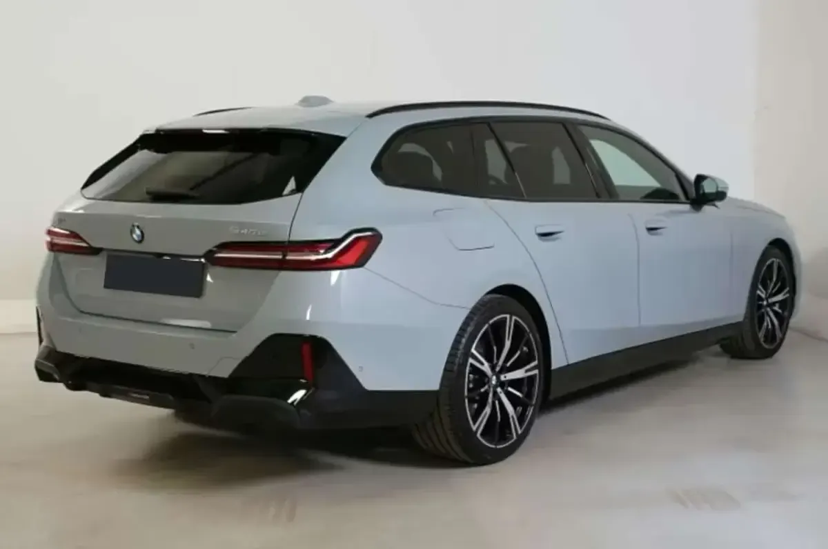 Usata BMW 540 M Sport 286 CV (210 kW) 2025 Grigio Station wagon