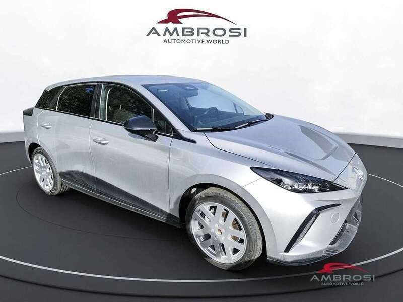 Usata MG MG4 EV Luxury 150 kW (204 CV) 2024 Argento Utilitaria