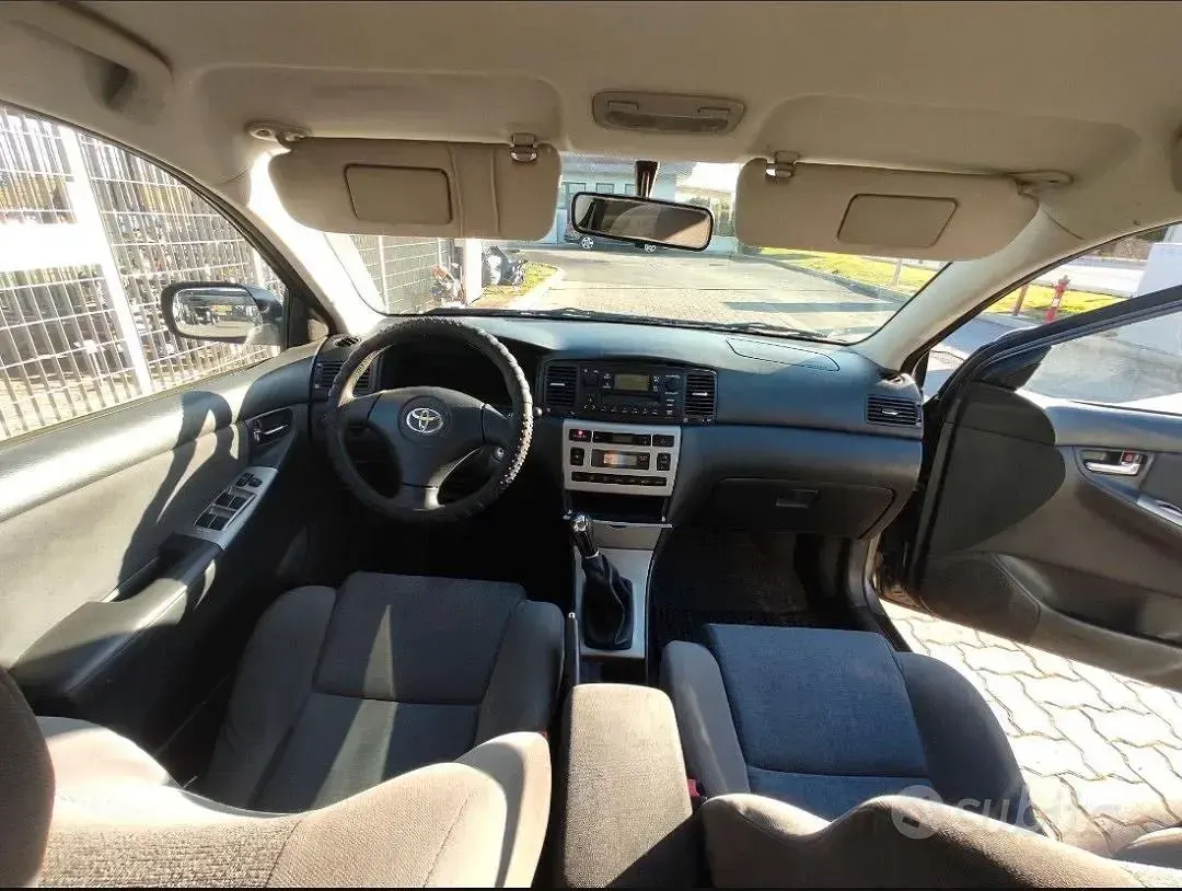 Usata Toyota Corolla 90 CV (66 kW) 2003 Berlina