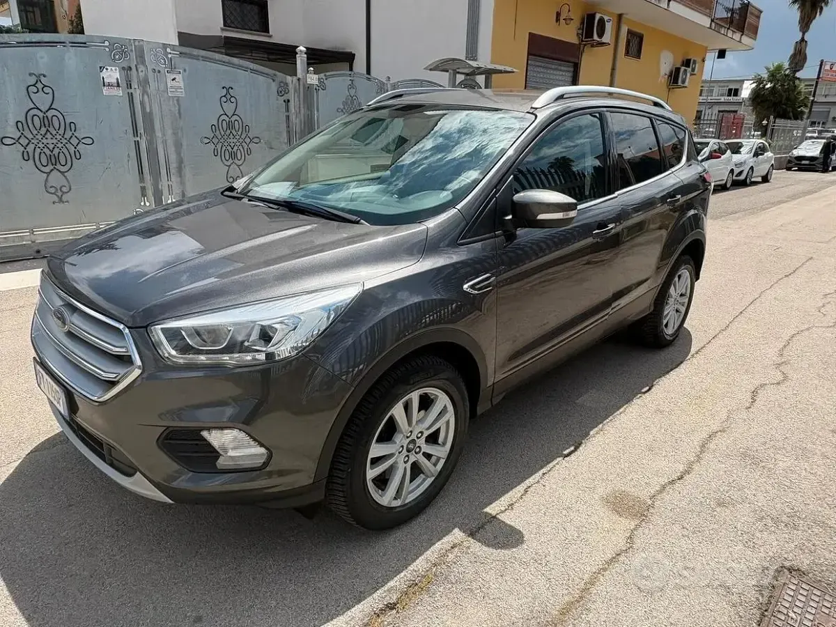 Usata Ford Kuga ST-Line 120 CV (88 kW) 2019 Grigio SUV