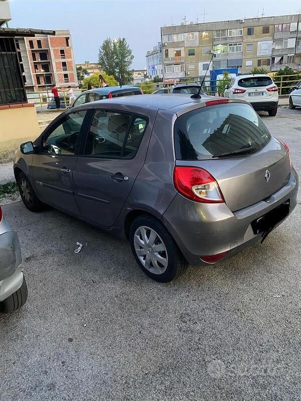 Usata Renault Clio II 75 CV (55 kW) 2010 Grigio Utilitaria