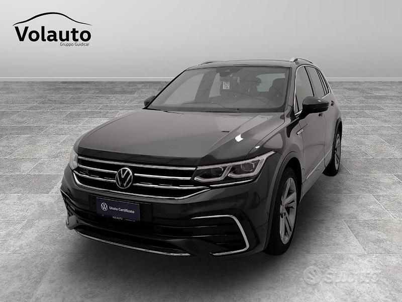 Usata VW Tiguan R-line 150 CV (110 kW) 2021 Grigio opaco scuro SUV