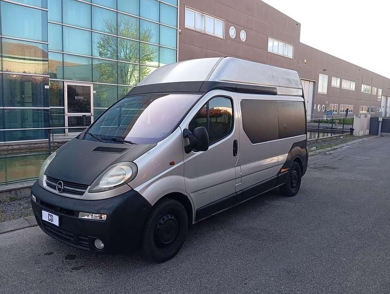 Usata Opel Vivaro 101 CV (74 kW) 2005 Argento Monovolume