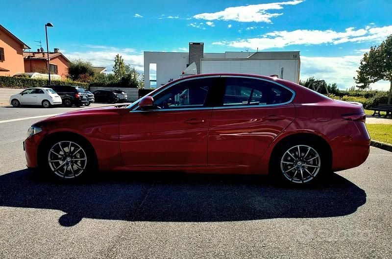 Usata Alfa Romeo Giulia 150 CV (110 kW) 2017 Rosso Berlina