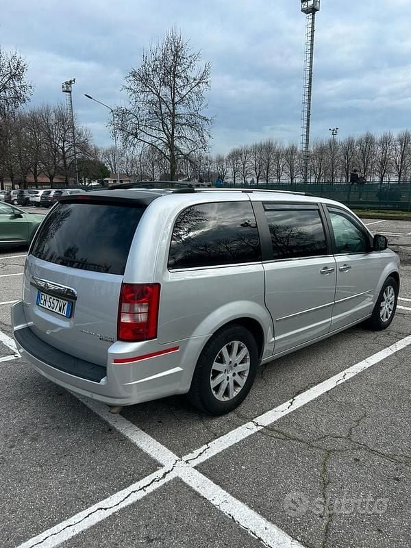 Usata Chrysler Grand Voyager Limited 163 CV (119 kW) 2011 Grigio Monovolume