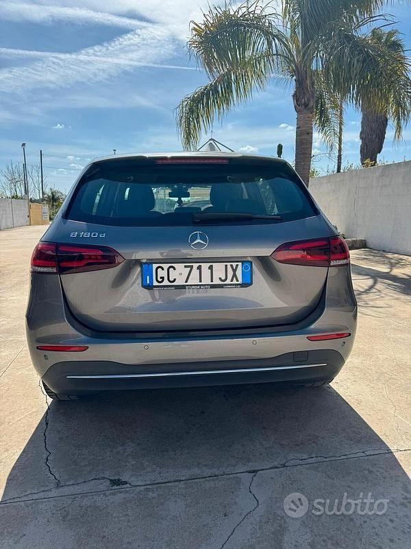 Usata Mercedes B180 Executive 115 CV (84 kW) 2020 Grigio Monovolume