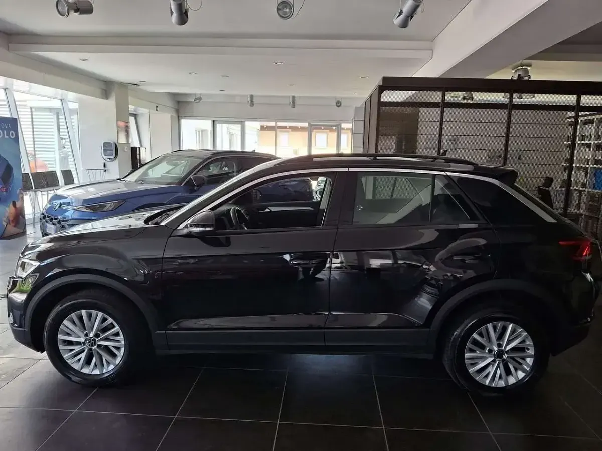 Usata VW T-Roc R-line 150 CV (110 kW) 2023 Nero SUV