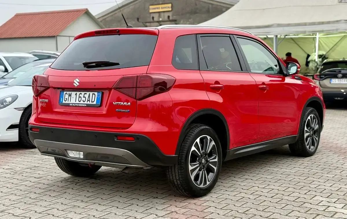 Usata Suzuki Vitara 102 CV (75 kW) 2023 Rosso SUV