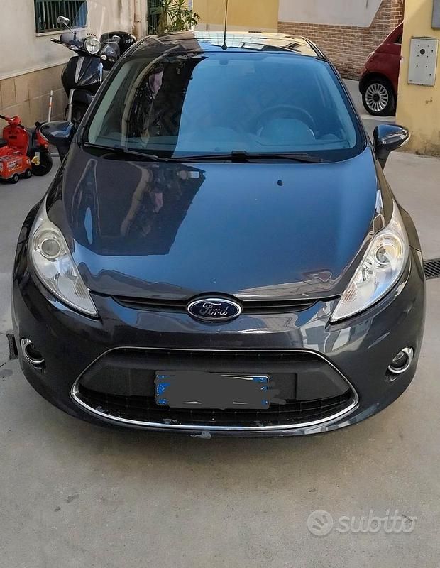 Usata Ford Fiesta Titanium 70 CV (51 kW) 2010 Blu Utilitaria