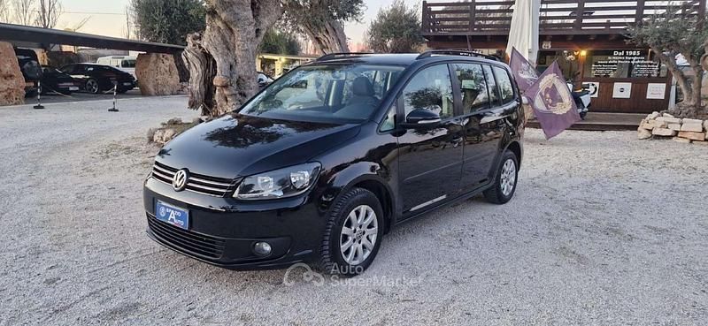 Begagnad VW Touran Comfortline 105 HK (77 kW) 2013 Svart Minibuss