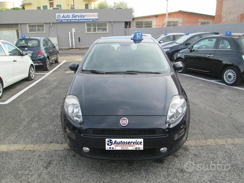 Blu Usata 2015 Fiat Punto Lounge Due volumi | 6700 € (Buon prezzo) - Immagine 1/4