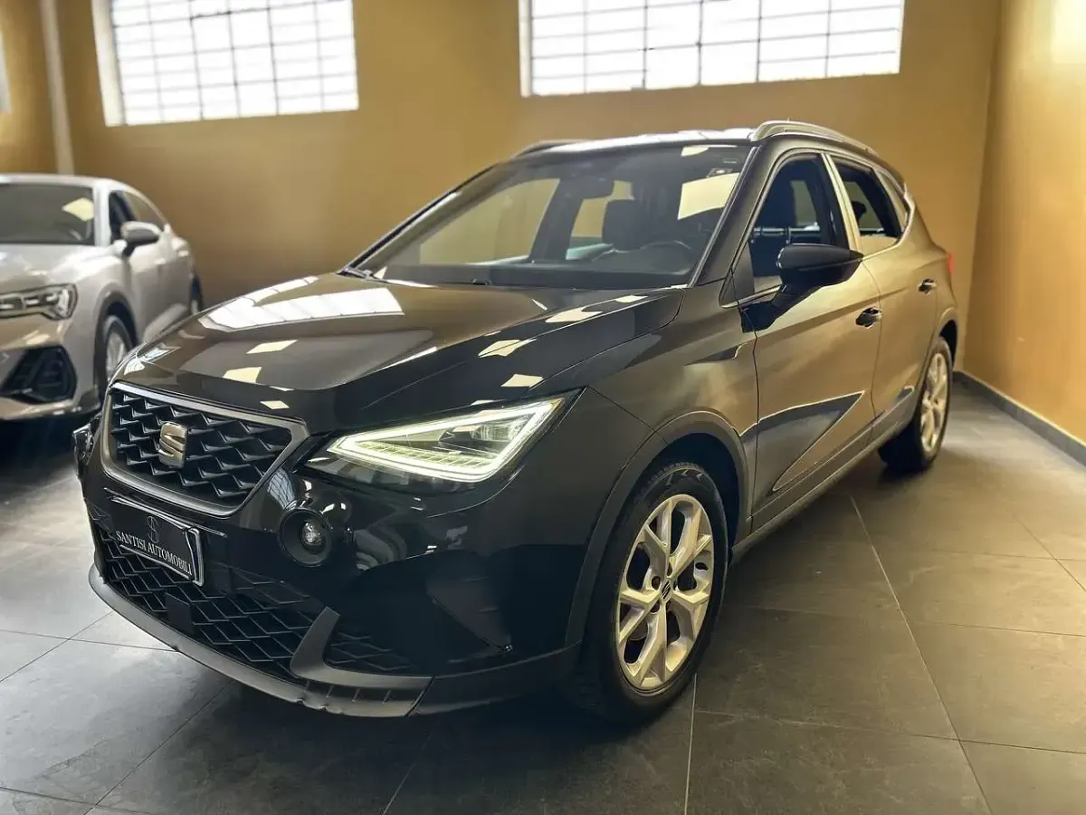 Usata Seat Arona FR 110 CV (80 kW) 2023 Nero midnight metallizzato SUV