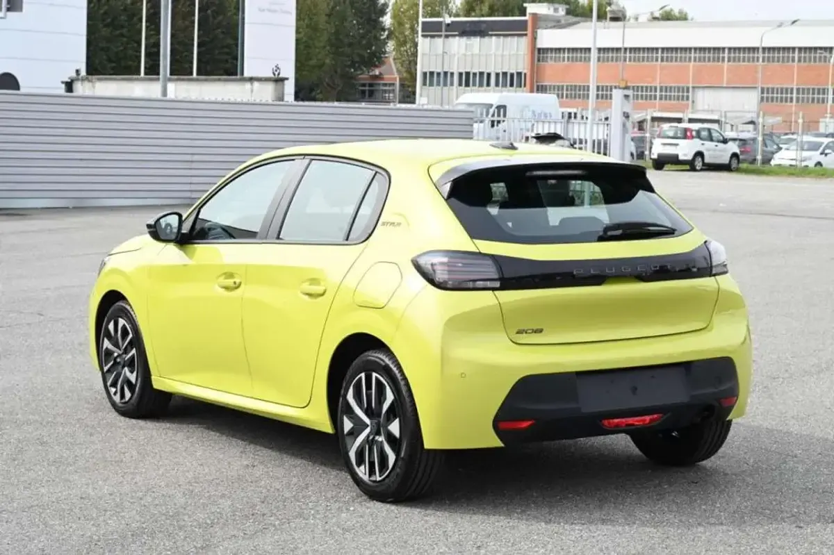 Nuova Peugeot 208 Style 101 CV (74 kW) 2025 Giallo Utilitaria