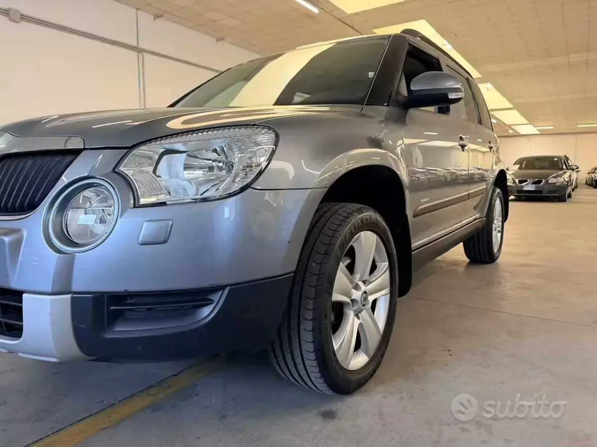 Usata Skoda Yeti Elegance 105 CV (77 kW) 2012 Grigio SUV