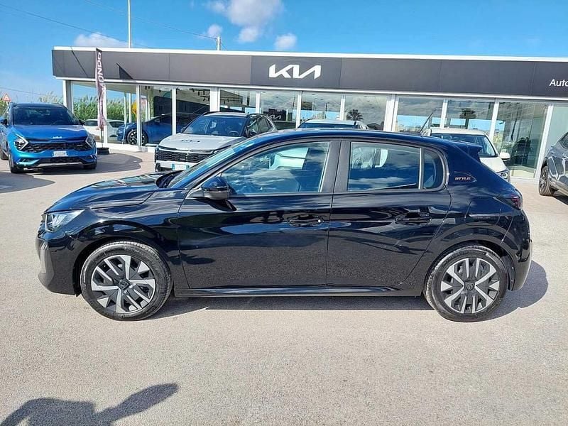 Usata Peugeot 208 Style 101 CV (74 kW) 2025 Nero Utilitaria