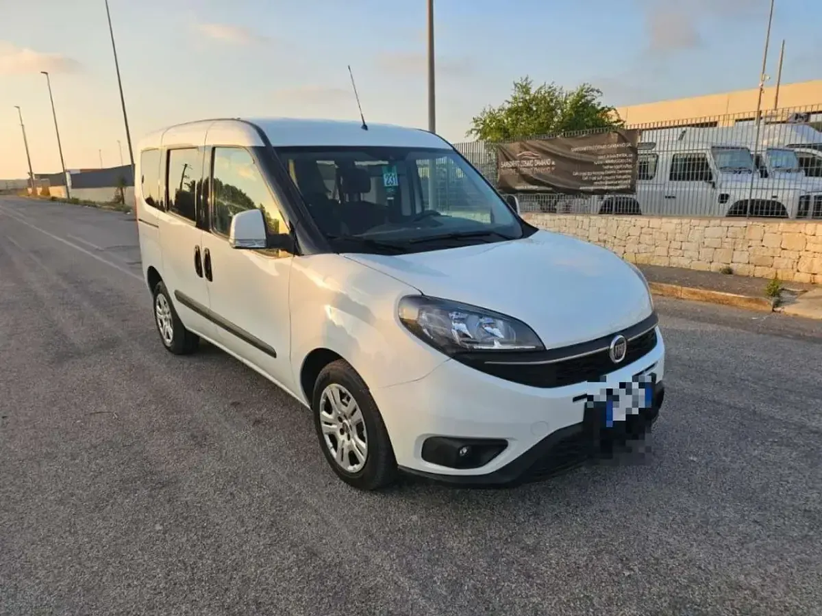 Usata Fiat Doblò 105 CV (77 kW) 2018 Bianco Monovolume