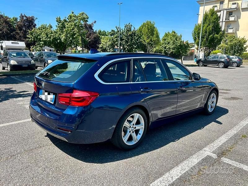 Usata BMW 318 Efficient Dynamics 150 CV (110 kW) 2017 Blu Station wagon