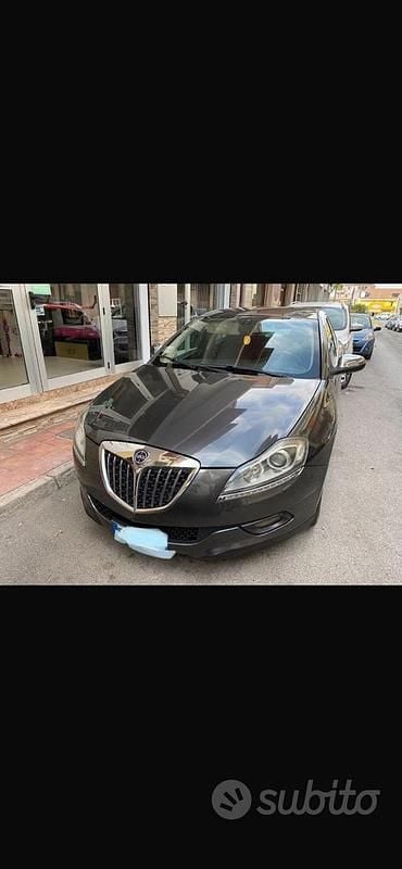 Usata Lancia Delta 120 CV (88 kW) 2010 Utilitaria