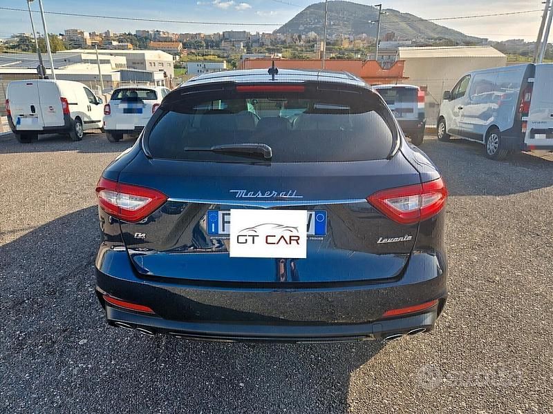 Usata Maserati Levante 250 CV (183 kW) 2019 Blu SUV