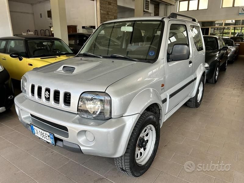 Usata Suzuki Jimny 65 CV (47 kW) 2005 Grigio SUV