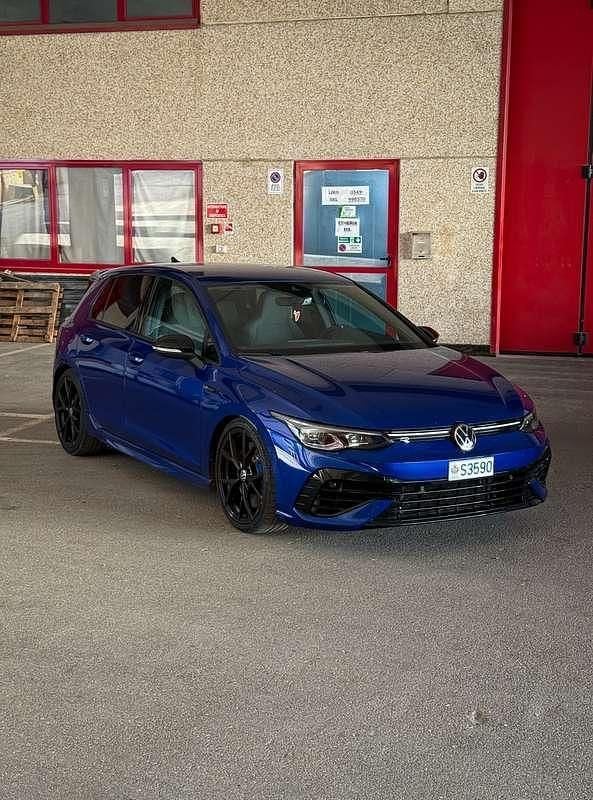 Usata VW Golf VIII R 333 CV (244 kW) 2022 Blu Utilitaria