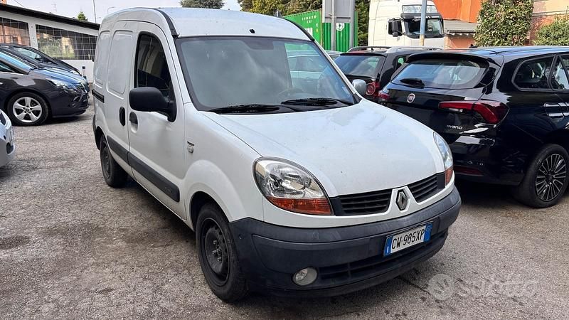 Usata Renault Kangoo 84 CV (61 kW) 2005 Bianco Monovolume