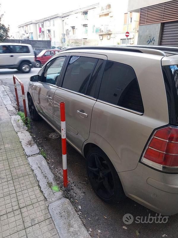 Usata Opel Zafira 150 CV (110 kW) 2007 Grigio Monovolume
