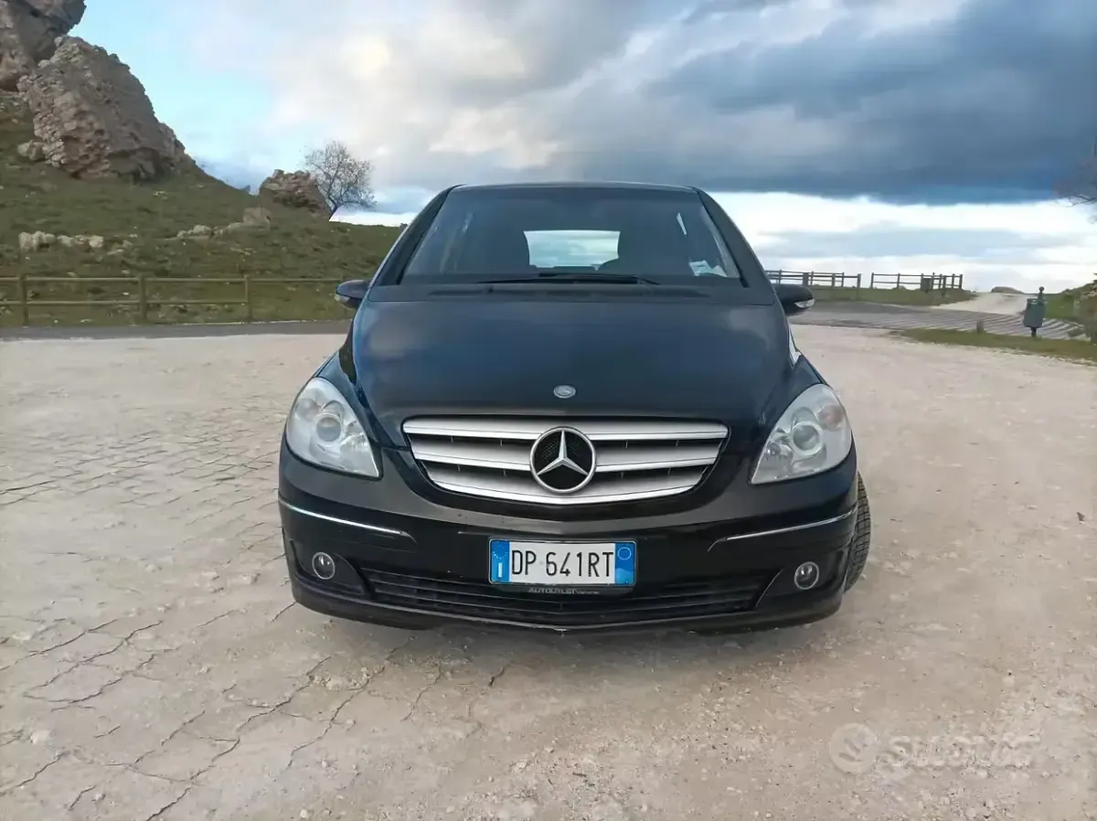 Usata Mercedes B180 109 CV (80 kW) 2008 Nero Monovolume