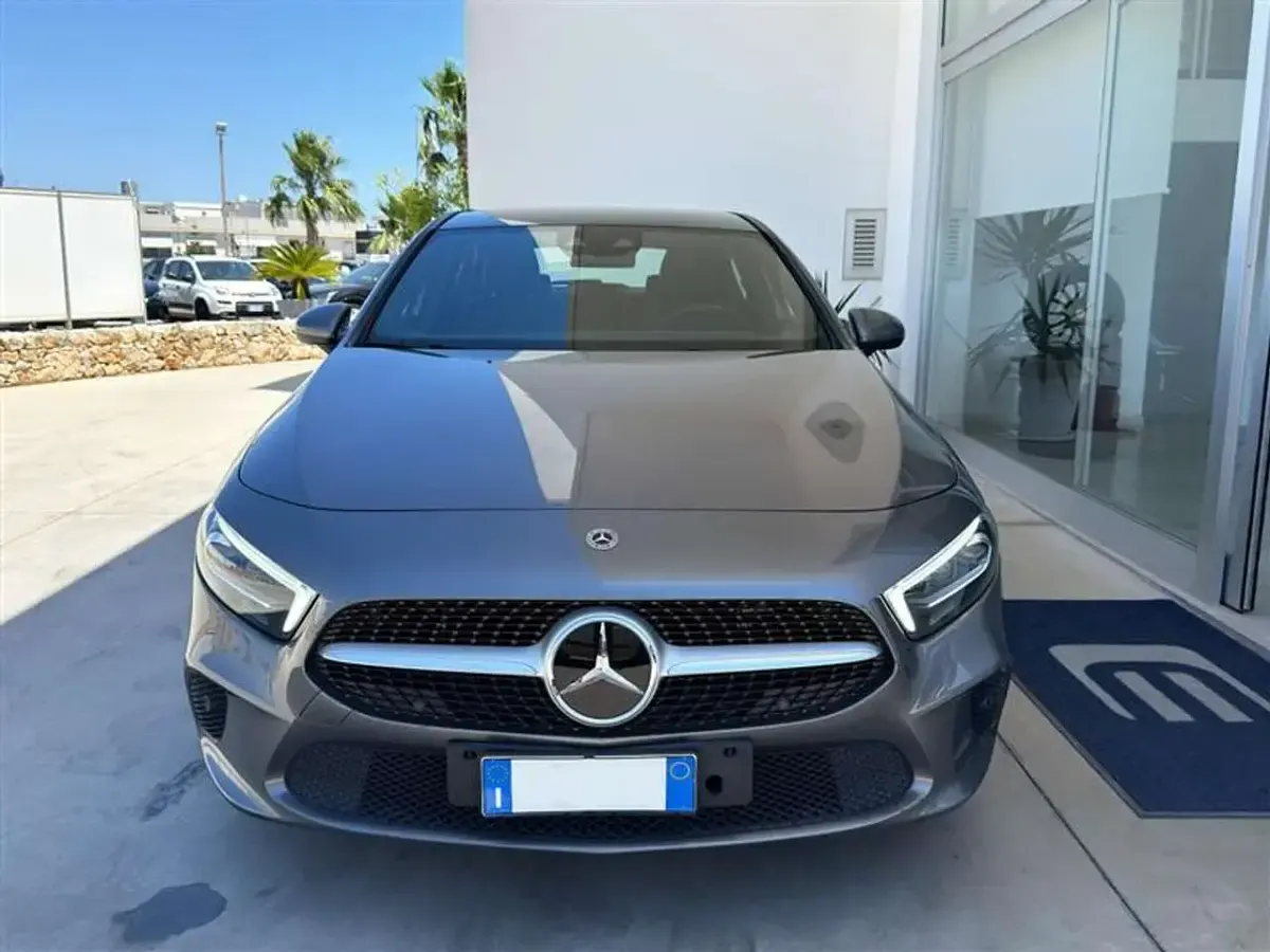 Usata Mercedes A250 160 CV (117 kW) 2022 Grigio / gray Berlina