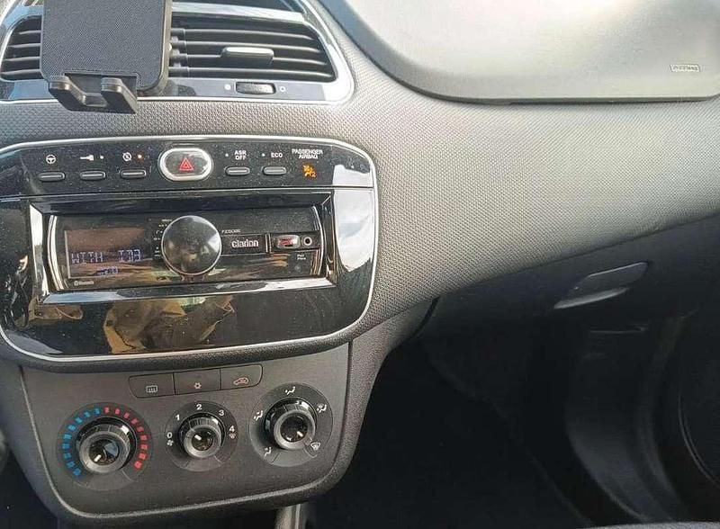 Usata Fiat Punto Young 105 CV (77 kW) 2015 Argento Utilitaria