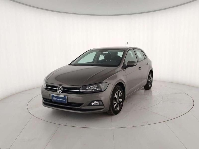 Grigio metallizzato Usata 2021 VW Polo Comfortline Tre volumi | 14.800 € (Buon prezzo) - Immagine 1/4